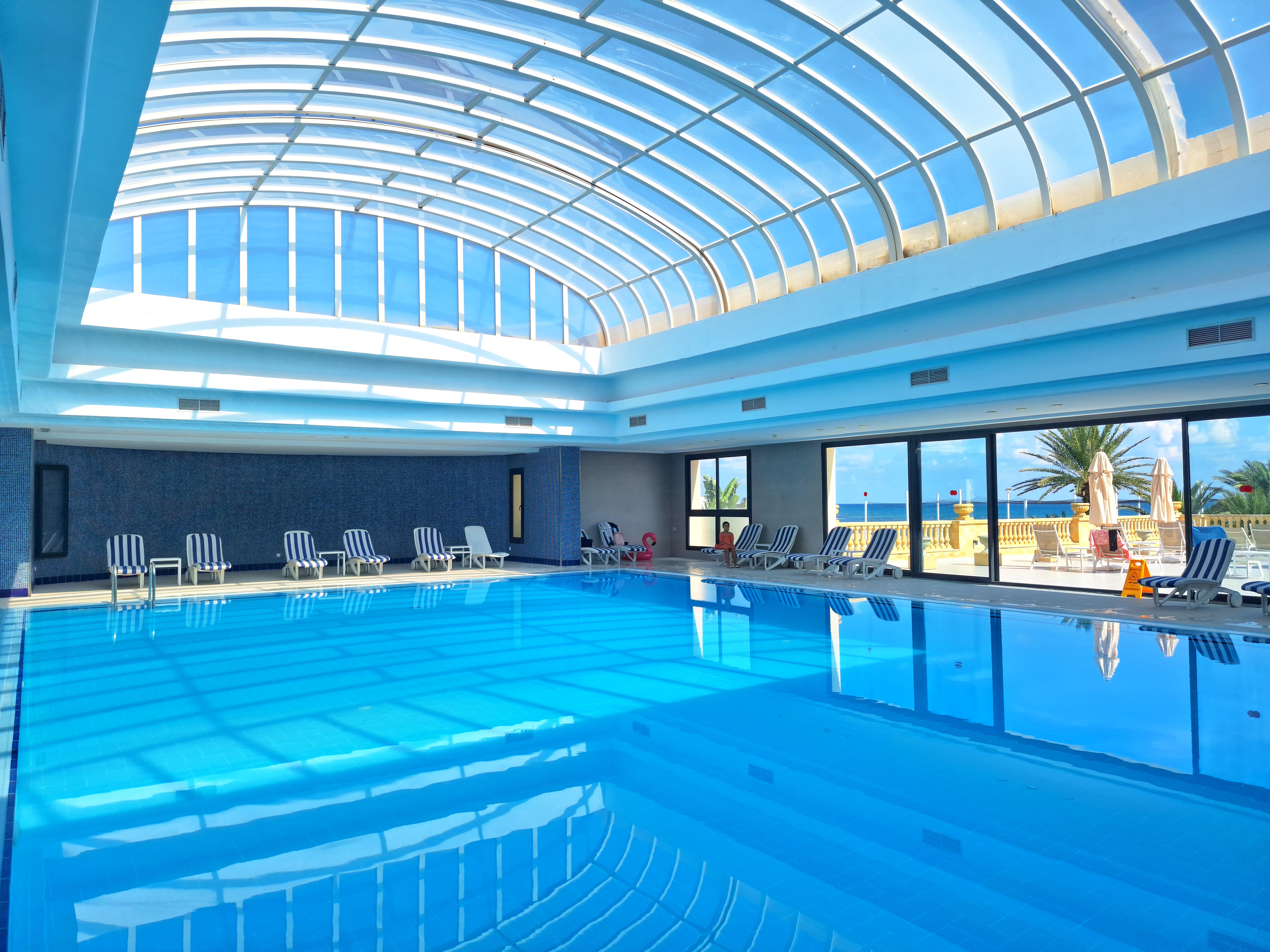 Piscine intérieure & Solarium